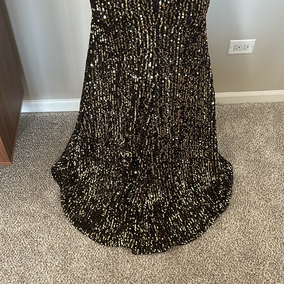 NWOT - MAC DUGGAL Metallic Cap-Sleeve Gown in Black Gold - Picture 10 of 16